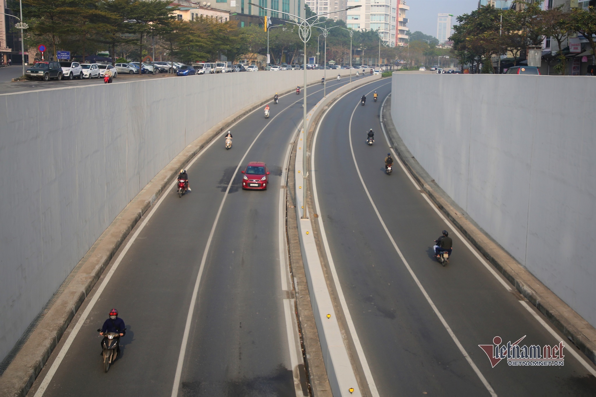 Hình ảnh Hà Nội vắng lạ thường trong những ngày F0 tăng nhanh